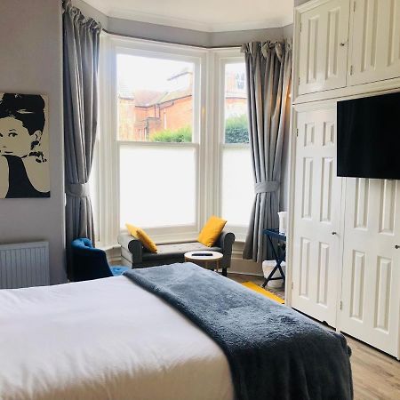 Canterbury Accommodations With Free Car Park Onsite And High Speed Wifi Exterior photo